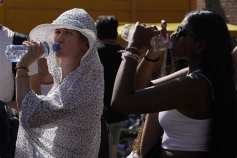 AP PHOTOS: Record-breaking heat scorches communities around the world